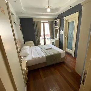 La Petite Maison Otel